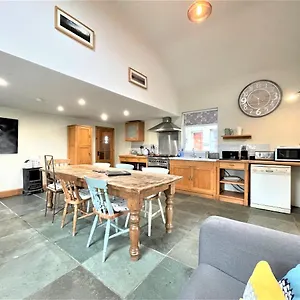 Inglefall & Jasmine Holiday home
